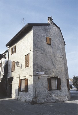 L'unica torre superstite,trasformata in abitazione,sita in Campiello della Torre,angolo piazza XXVI Maggio.