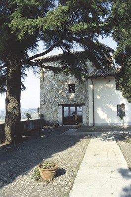 Castello di Trussio, una delle torii angolari.