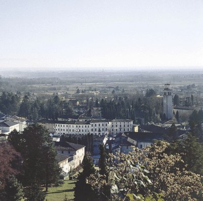 Panoramica del paese di Maniago visto dal colle del castello.