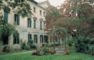 Veduta del complesso dal giardino