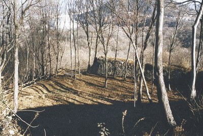 Panoramica e inizio del sentiero verso i ruderi in cima al colle.