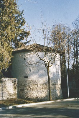 Una torre circolare sulle mura perimetrali.