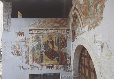 Affresco trecentesco nell'atrio della Basilica.