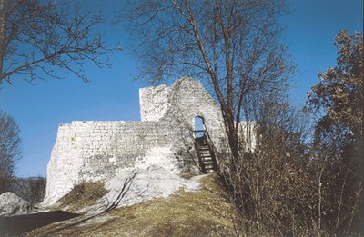 Veduta dei resti del castello.