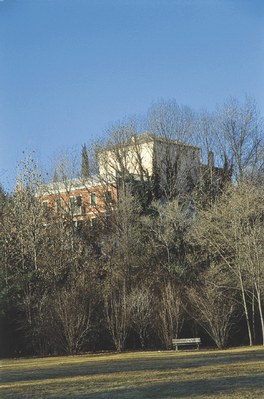 Il complesso castellano di Torre visto dal parco.