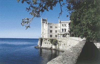 La residenza principesca dal lungomare.