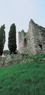 Veduta dei resti del castello di Brazzacco Superiore