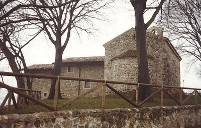 La chiesetta di S. Andrea e le case ad essa contigue