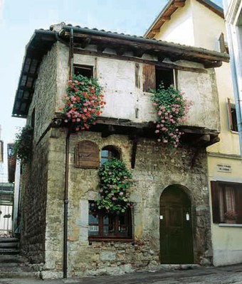 Casa artigiana medievale.