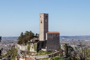 Castello di Gemona, la torre in fase di restauro (2003).