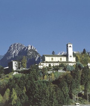 Panoramica dell'abbazia di Moggio.