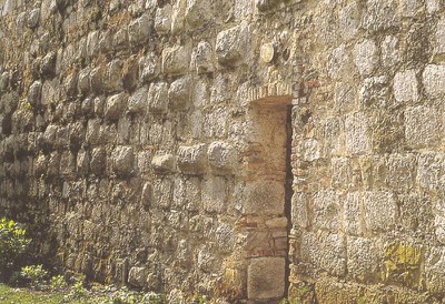 Particolare del muro fortificato