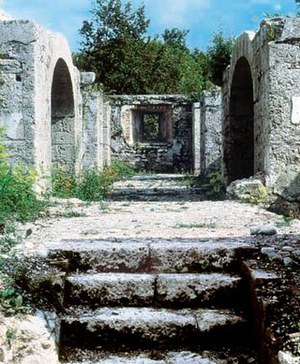 Resti di murature dell'opera difensiva.