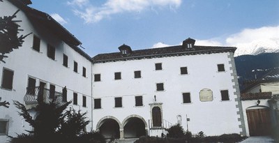 Veduta del Palazzo Velesio Calice.