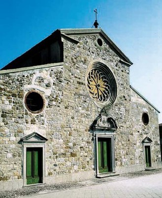 La facciata principale della chiesa di Santa Margherita.