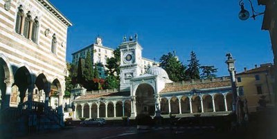 Visita del Castello e dei portici della Loggia del Lionello