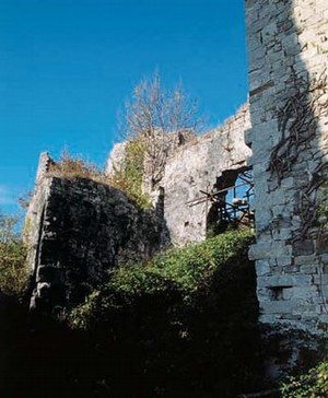 I resti del castello di Zucco.