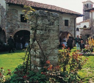 Visitatori alla Casa della Vicinia
nel Castello di Sopra